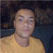 Me llamo Aarón, soy estudiante del Máster de Profesorado y soy capaz de  adaptarme a las circunstancias de cada alumno. Trabajo en hostelería y las clases las daría on-line y presenciales si es en Granada